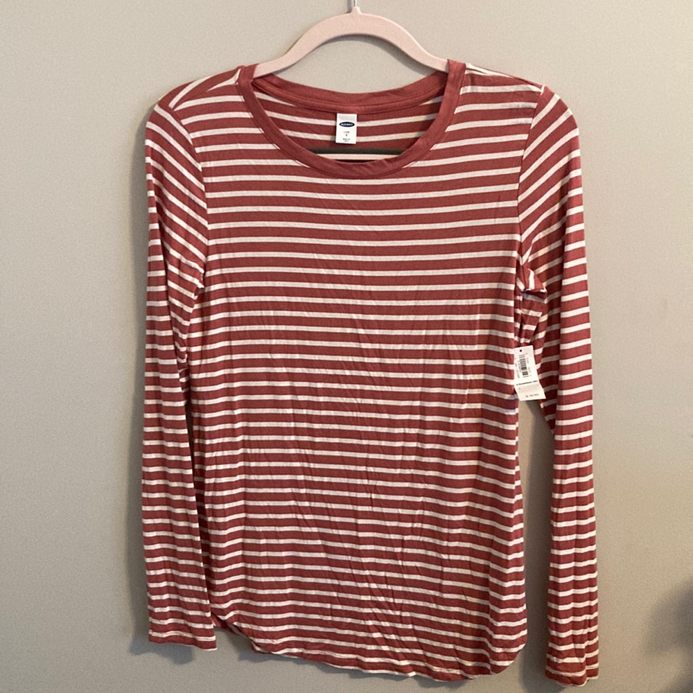 Old Navy women’s pink and white long sleeve T shirt